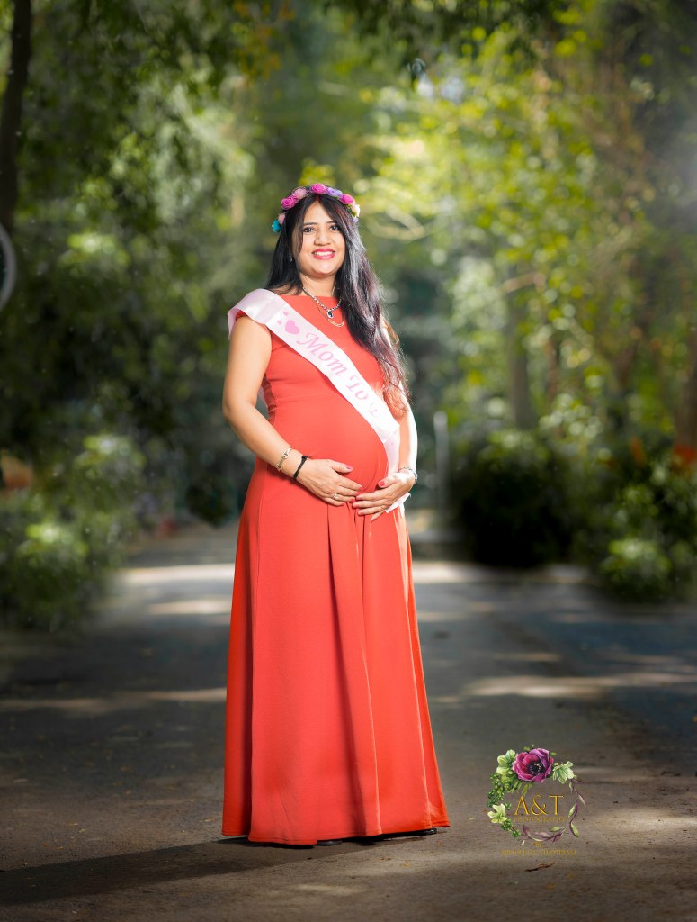best maternity photographer in Pune